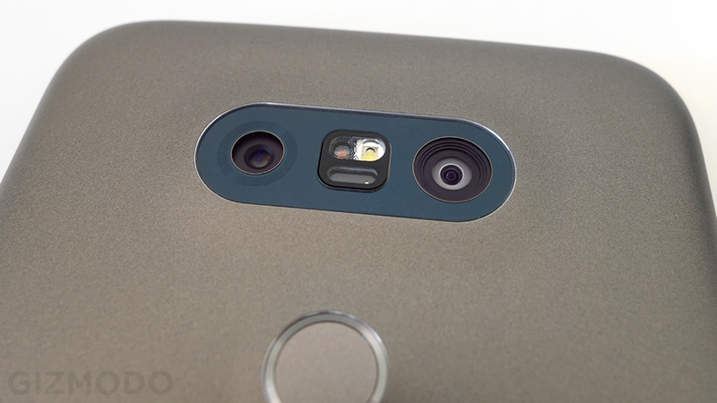 Illustration for article titled LG G5 Review: A Timid Attempt to Put the Gadget Back in Smartphones